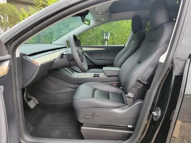 Tesla Model Y Facelifted rear-wheel drive version