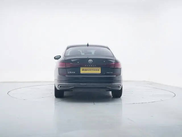 Volkswagen Passat 330TSI Deluxe Edition