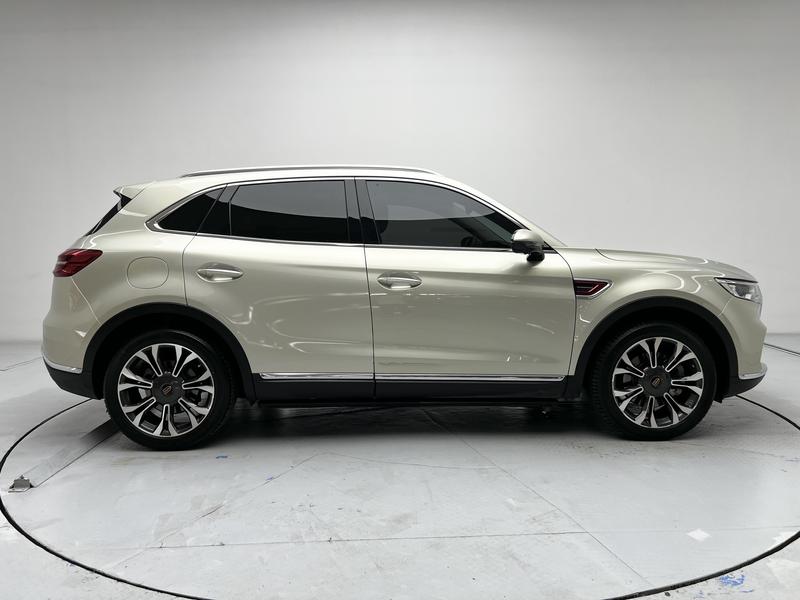 Hongqi Red Flag HS5 2019
