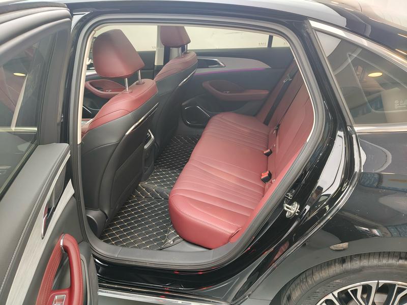 Hongqi Red Flag H5 2025