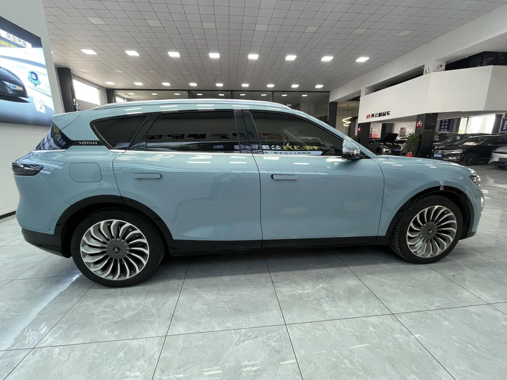 VOYAH Lan Tu FREE Four-wheel drive standard range extension exclusive luxury set