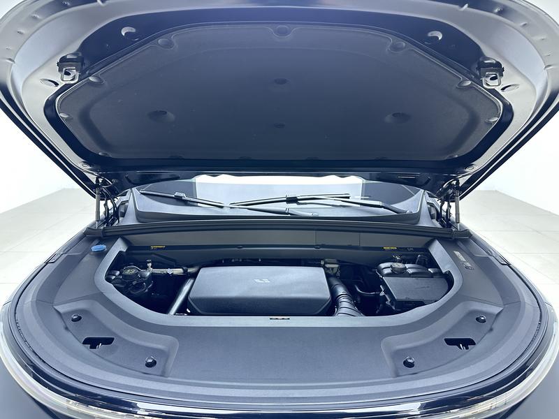 Li Auto Ideal L8 2023