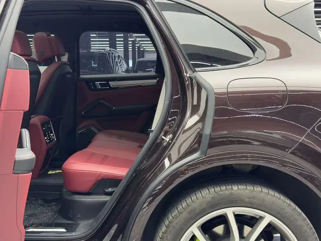 Porsche Cayenne E-Hybrid Cayenne E-Hybrid 2.0T Platinum Edition