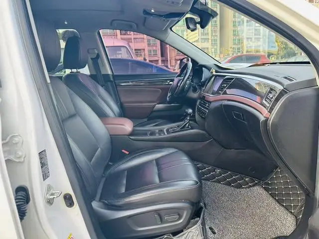 GAC Trumpchi GS8 320T two-wheel drive premium edition 7 seats