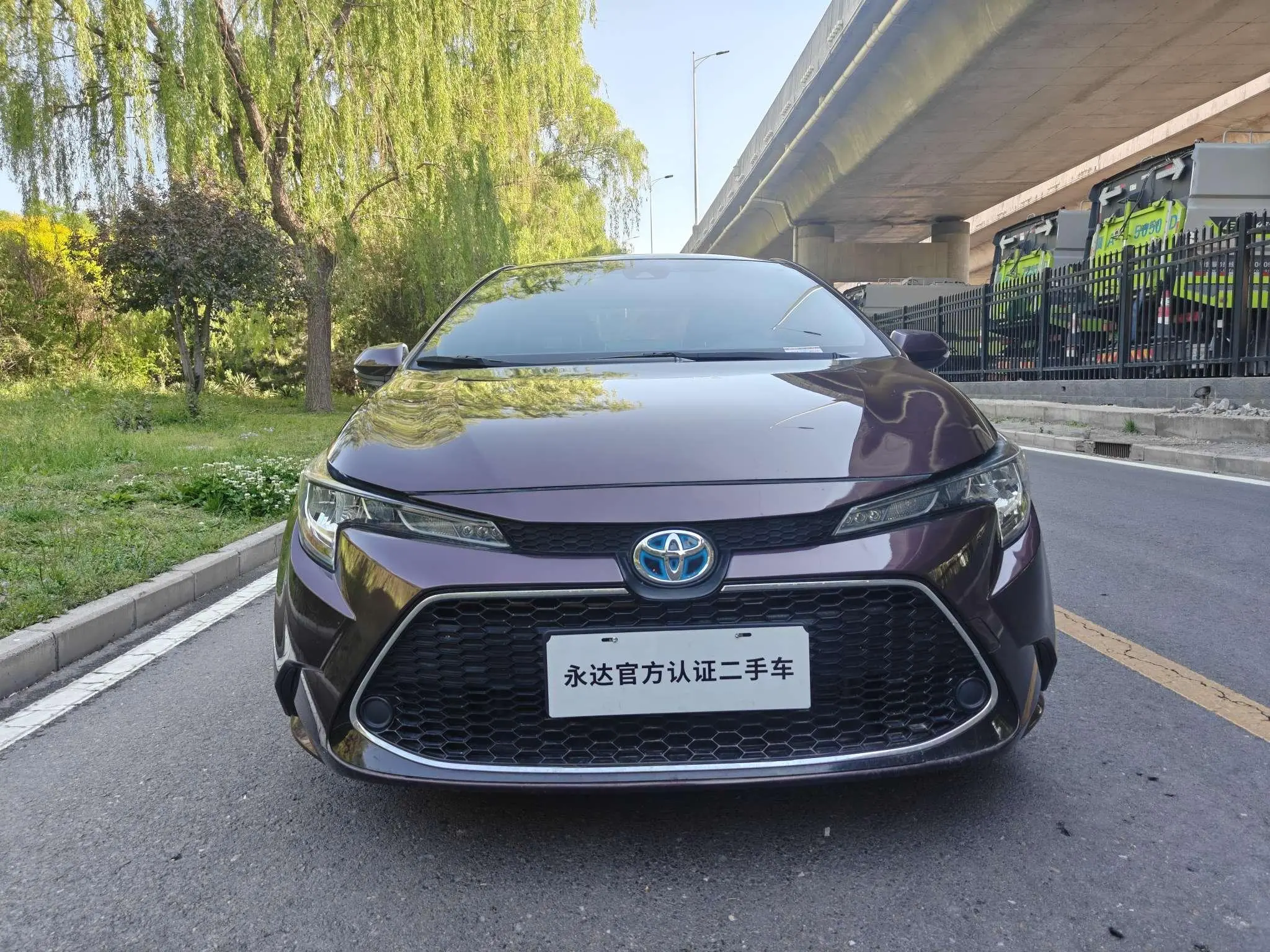 TOYOTA Lei Ling Dual engine 1.8H E-CVT Deluxe Edition