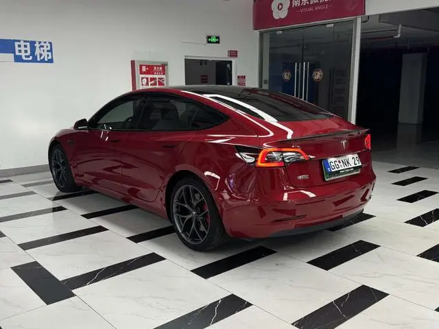 Tesla Model 3 Performance high-performance all-wheel drive version