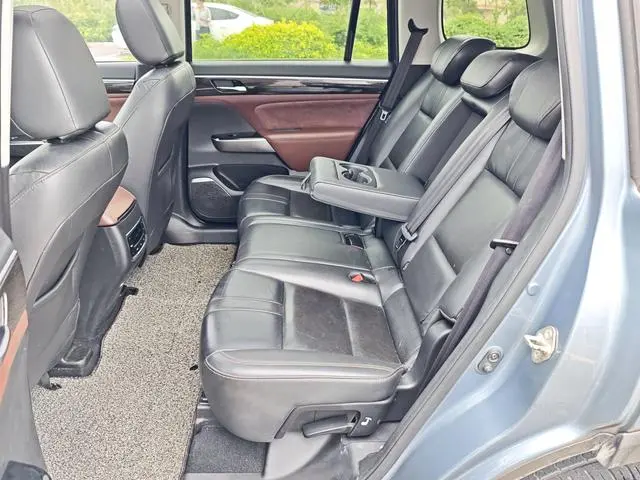 GAC Trumpchi GS8 320T two-wheel drive luxury Zhilian Edition 7 seats