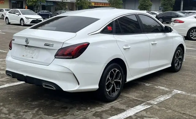MG MG5 180DVVT CVT Youth Deluxe Edition