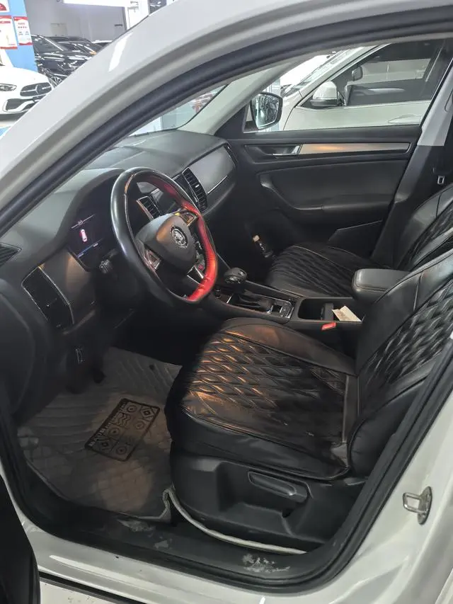 Skoda Kodiak Facelifted ZI330 5-seater two-wheel drive comfort version country VI