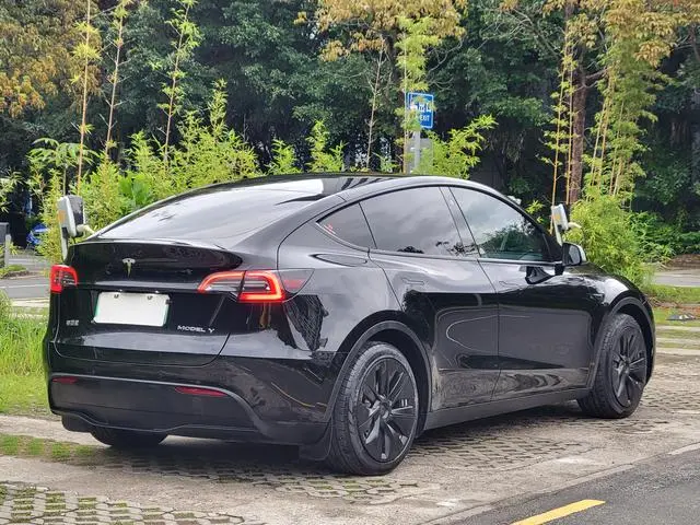 Tesla Model Y Facelifted rear-wheel drive version