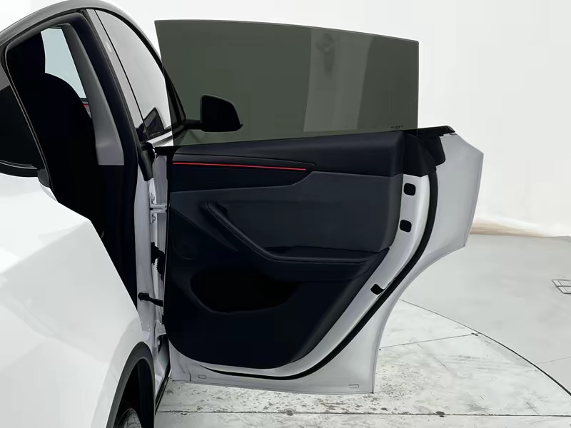 Tesla Model Y 2025
