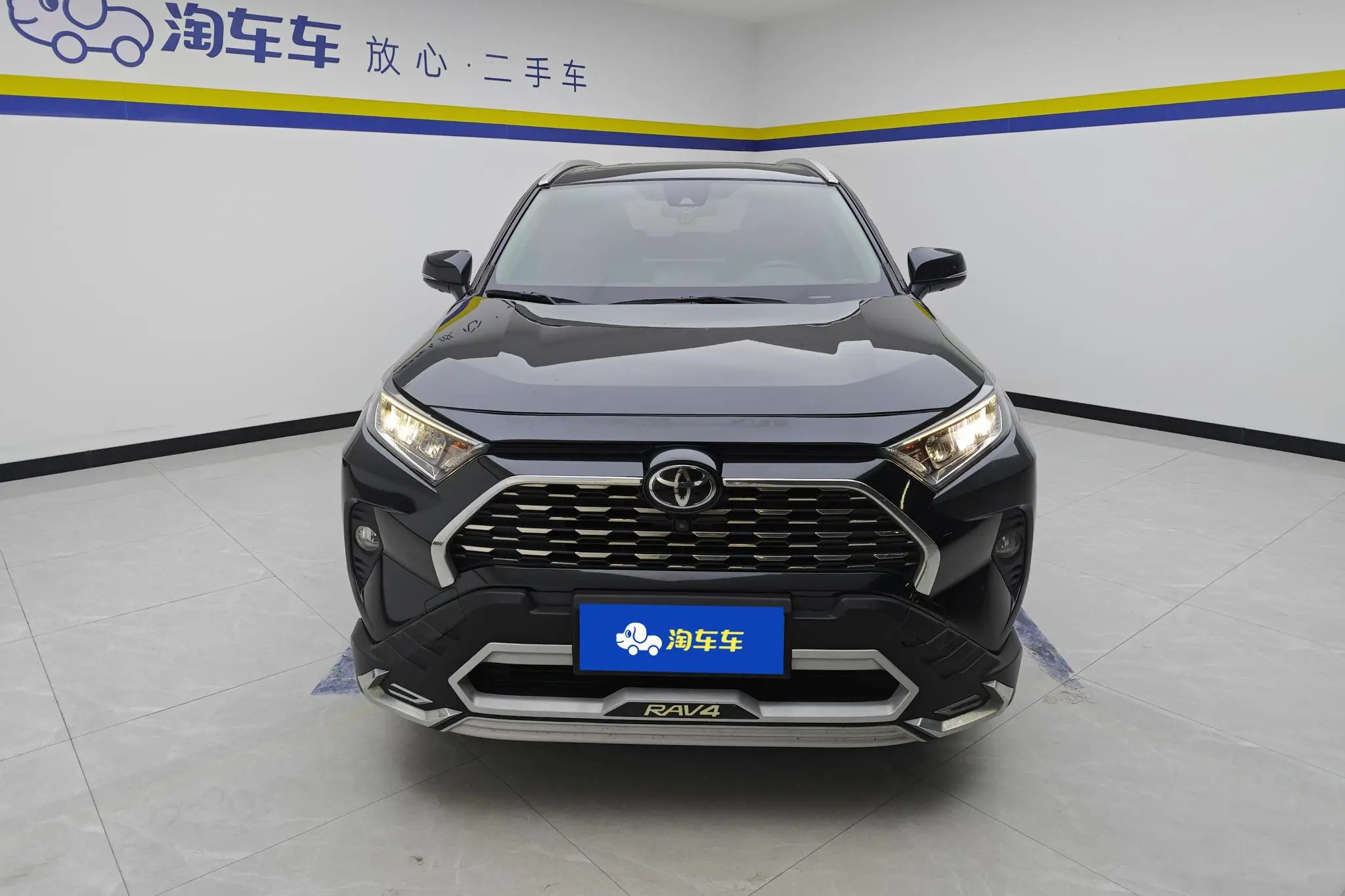 TOYOTA RAV4 Rongfang 2.0L CVT two-wheel drive fashion version
