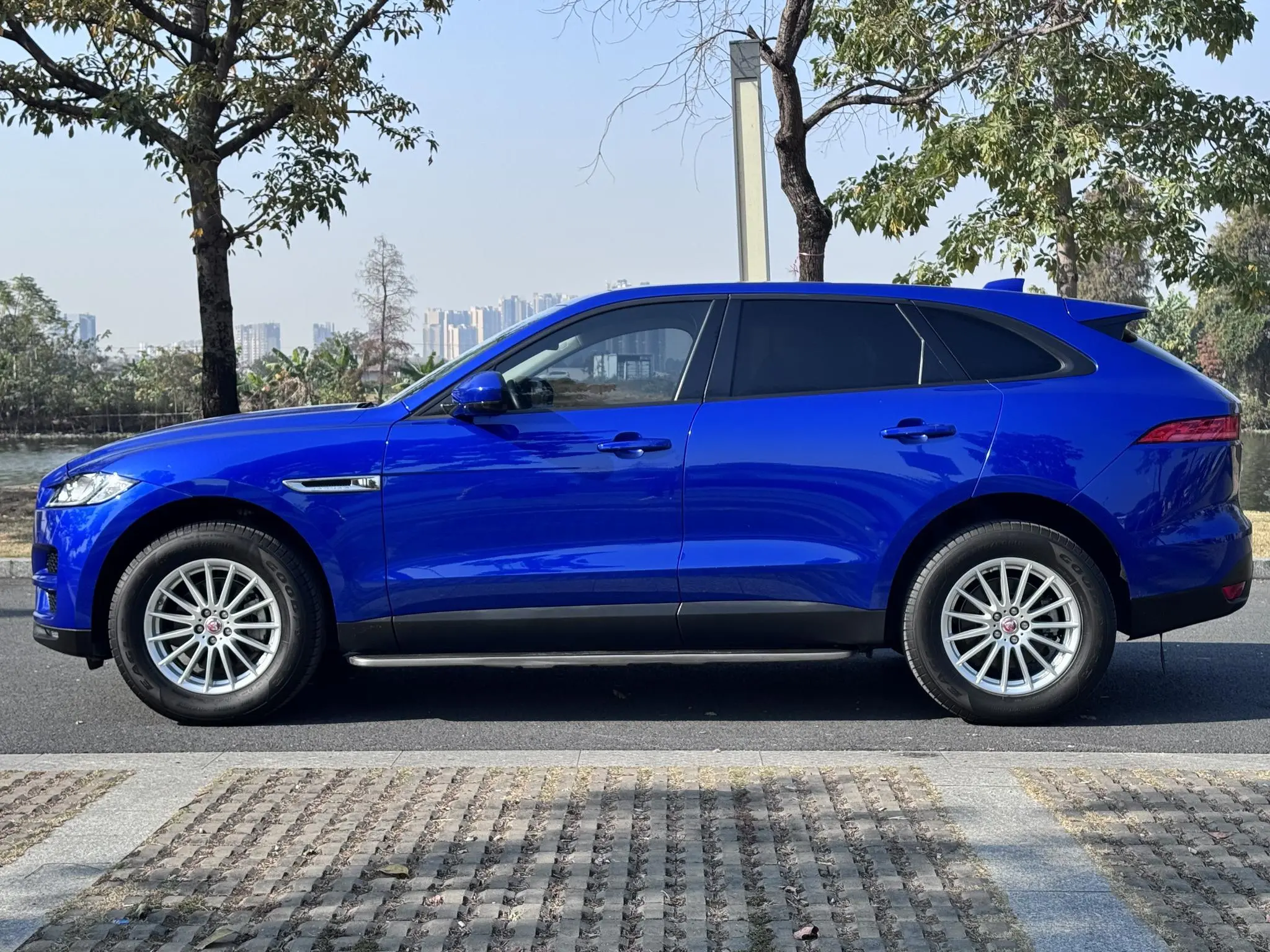 Jaguar Jaguar F-PACE 2.0T four-wheel drive R-Sport sports version