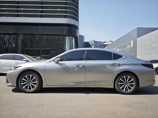 Lexus Lexus ES 200 Premium Edition