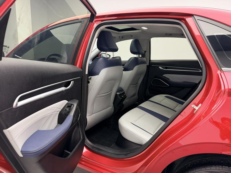 Geely Emgrand 2022