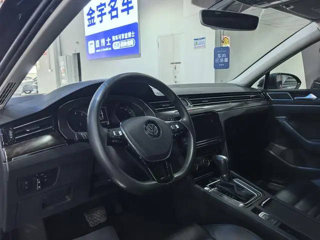 Volkswagen Magotan 330TSI DSG Luxury Country VI