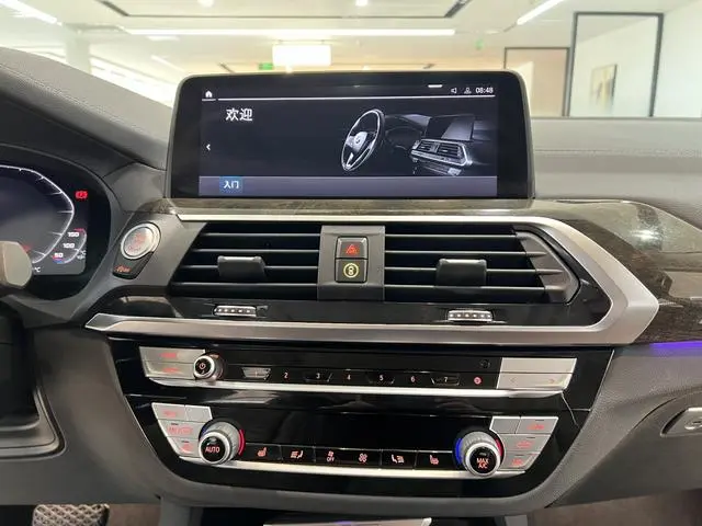 BMW BMW X3 xDrive30i leading M sports suit