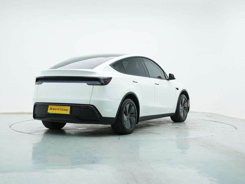 Tesla Model Y 2025