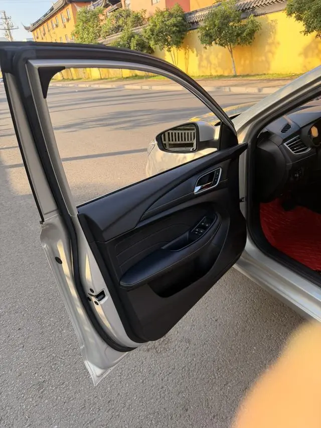 Roewe Roewe i5 1.5L automatic 4G Interconnection Linghao Ultimate Edition Country VI