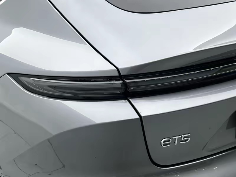 NIO NIO ET5 2025