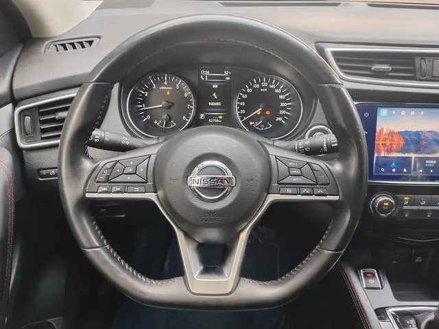 Nissan Qashqai 2.0 L XV Smart Edition