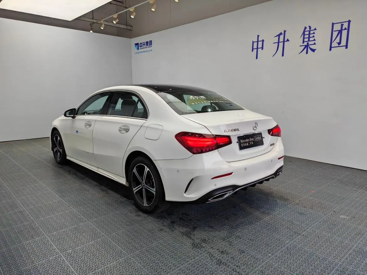 Mercedes-Benz Mercedes-Benz A-class A 200 L sports sedan fashion Version