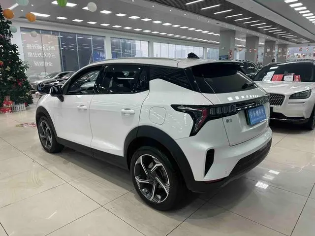LYNK & CO Lynk & Co. 06 EM-P PHEV Remix Pro