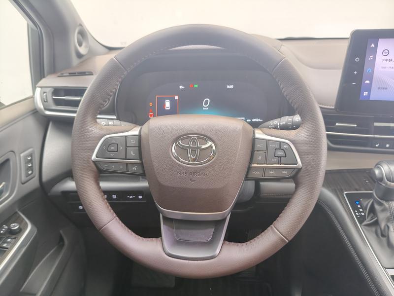 Toyota Gravia 2023