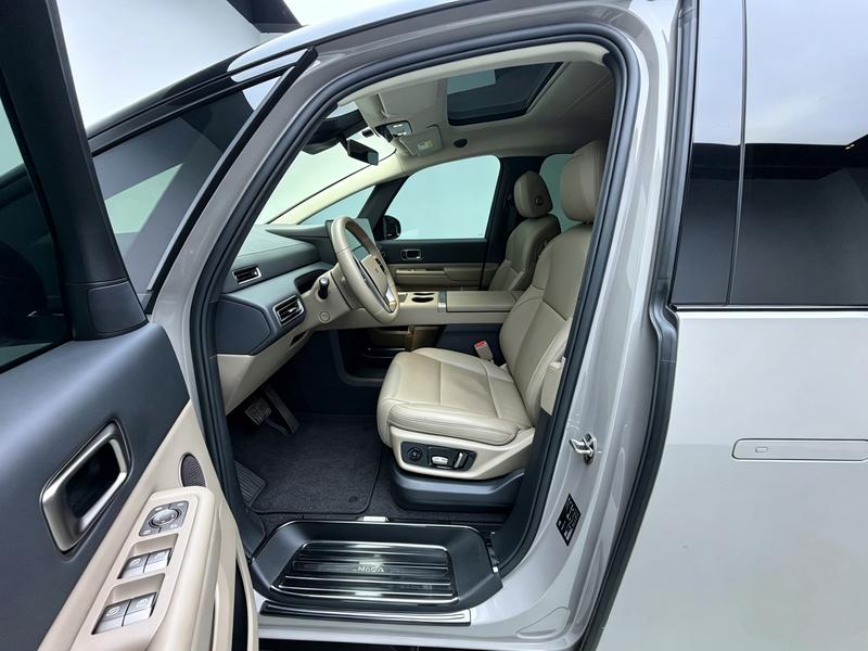 Li Auto Ideal MEGA 2025