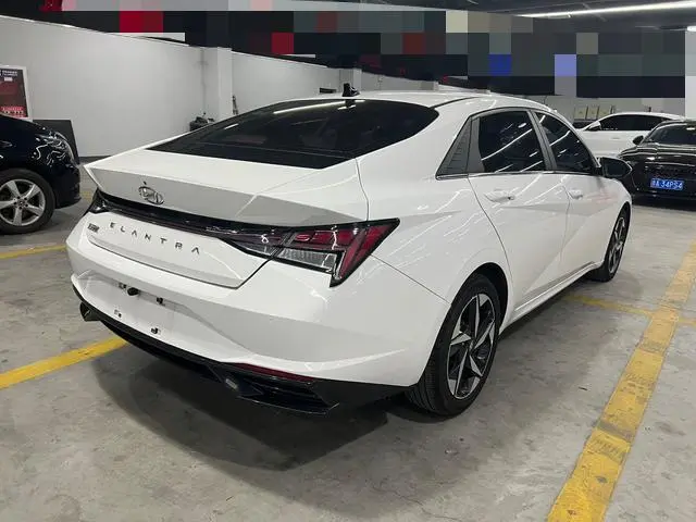 Hyundai Elantra 1.5L CVT LUX Premium Edition