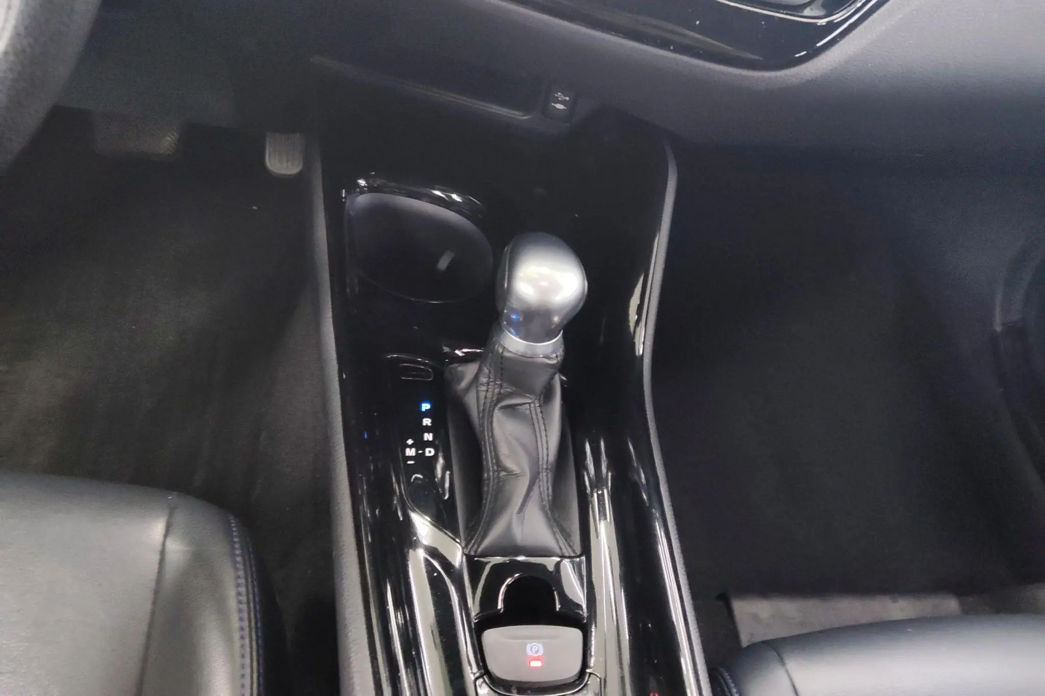 TOYOTA Toyota C-HR 2.0L Leading version