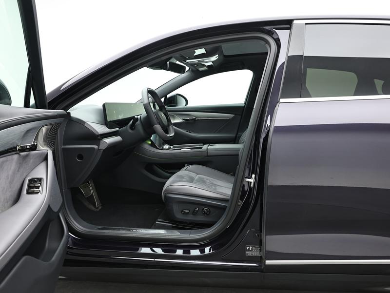 Voyah Lantu Chasing Light PHEV 2024