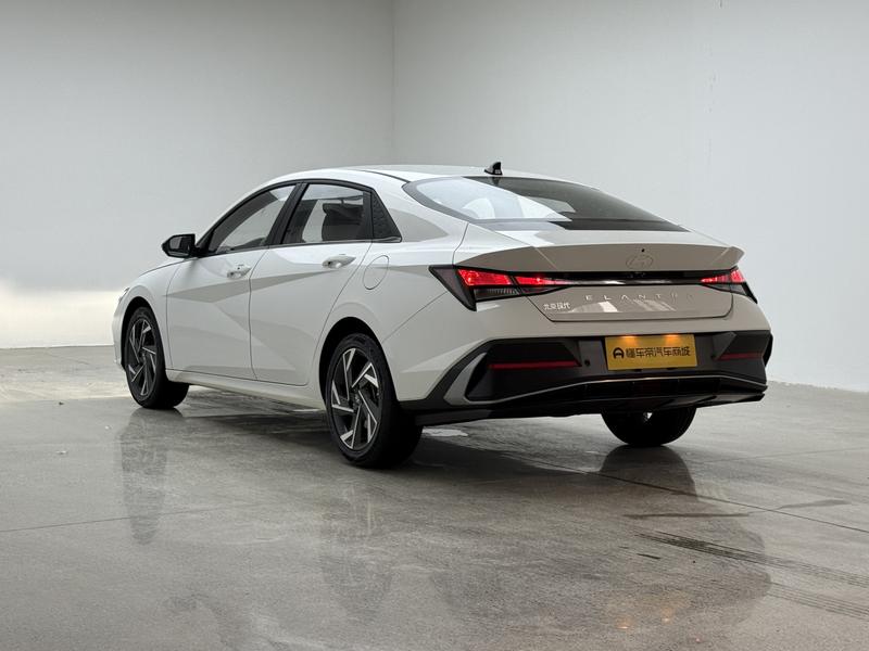 Hyundai Elantra 2023