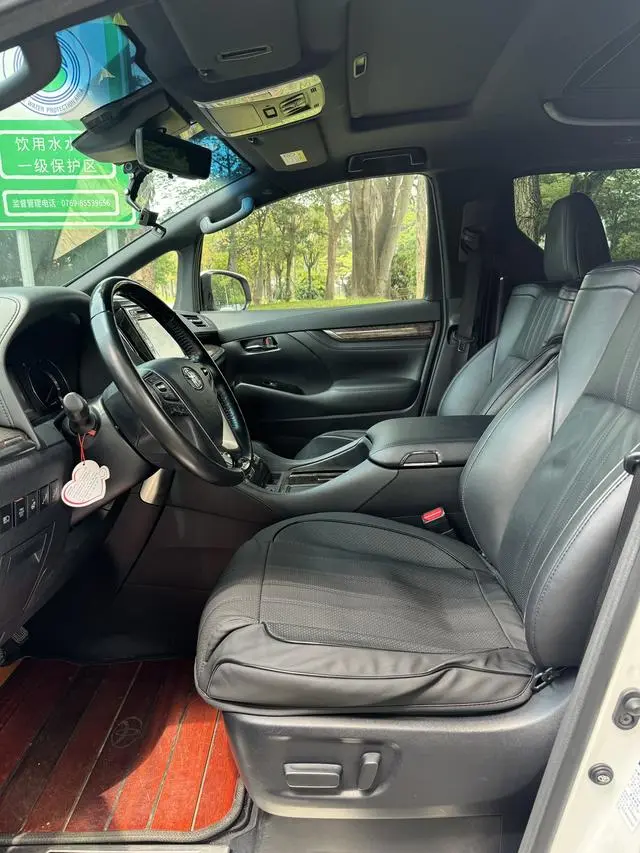 TOYOTA Elfa Dual engine 2.5L Premium Edition