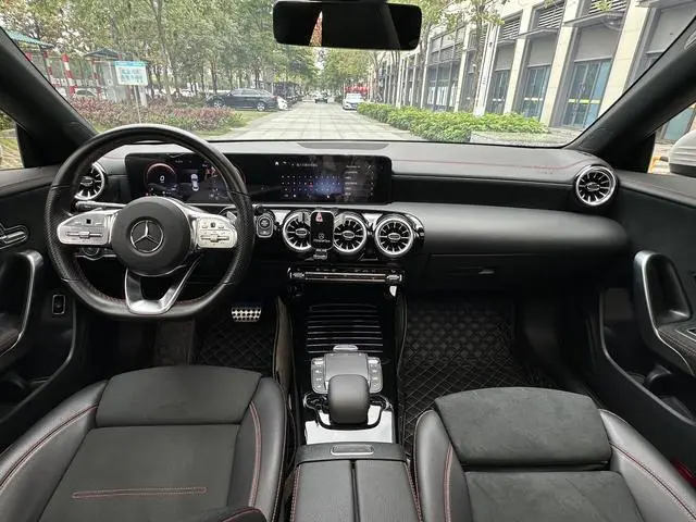 Mercedes-Benz Mercedes-Benz CLA CLA 200 four-door coupe