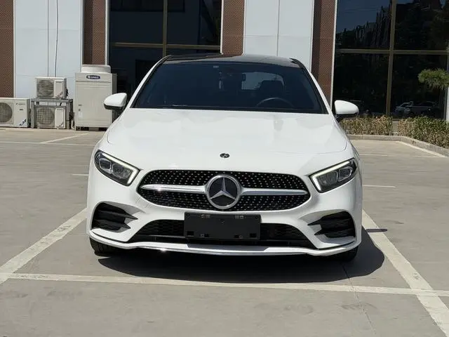 Mercedes-Benz Mercedes-Benz A-class Facelift A 200 L sports sedan