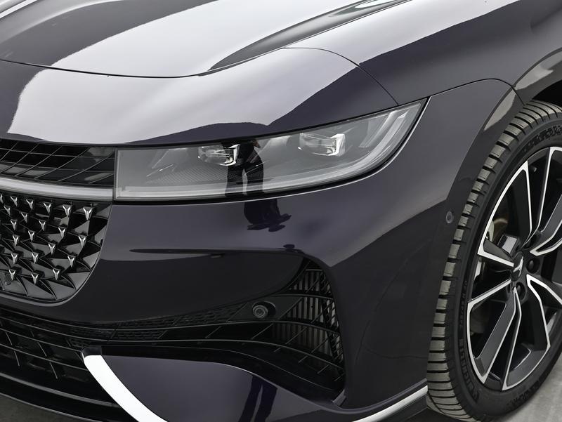 Voyah Lantu Chasing Light PHEV 2024