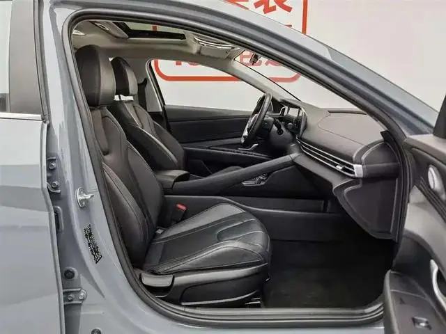 Hyundai Elantra 1.5L CVT LUX Premium Edition