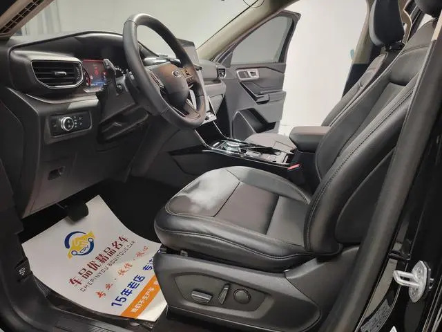 Ford Explorer EcoBoost 285 rear drive fashion version 6 seats
