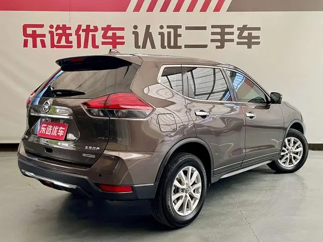 Nissan Qijun 2.0L CVT Zhilian Exclusive Edition 2WD