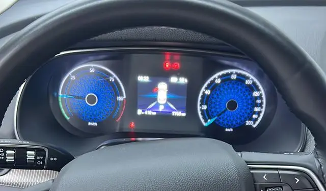 Hongqi Hongqi E-QM5 Facelift basic travel version