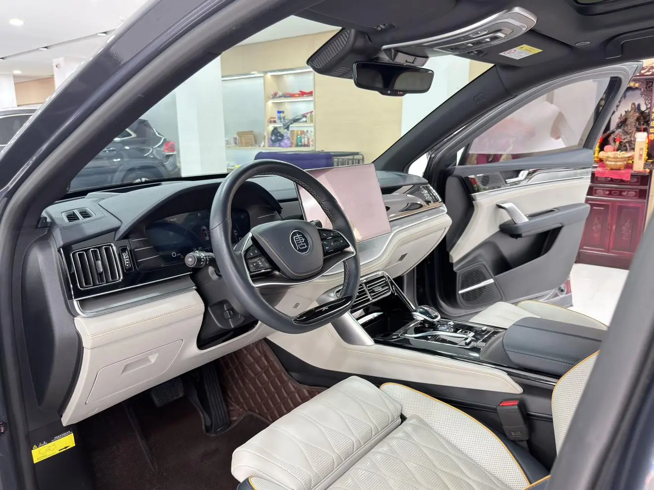 BYD Tang Yi 635KM four-wheel drive flagship type