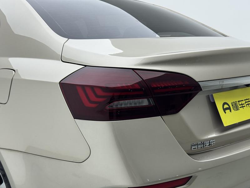 Geely Emgrand 2021