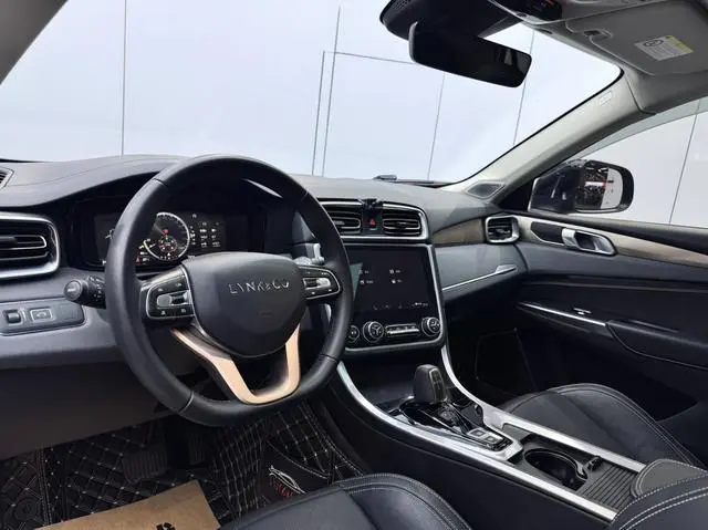 LYNK & CO Lynk 01 2.0T two-wheel drive Pro version