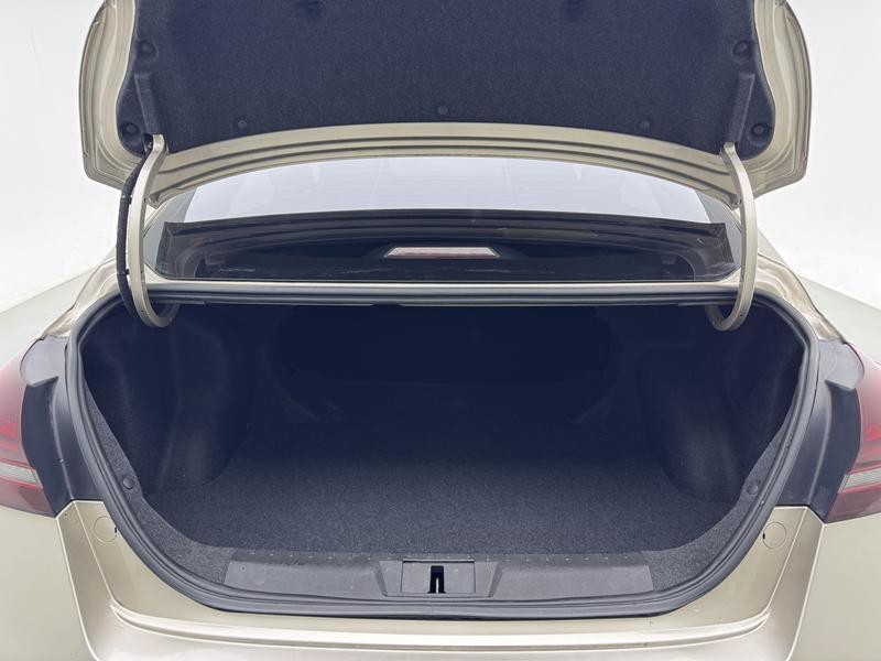 Geely Emgrand 2021