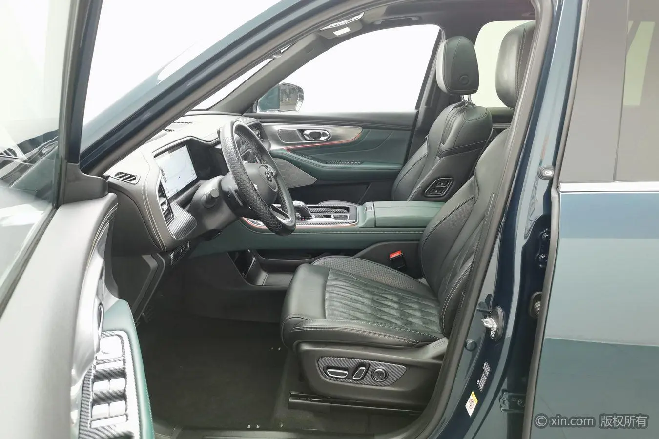 GAC Trumpchi GS8 Pilot Series 2.0 TGDI two-wheel drive Premium Edition 6-seater