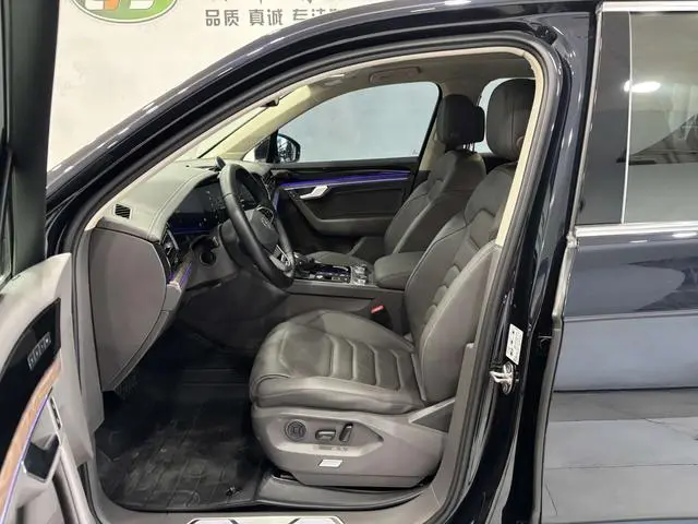 Volkswagen Touareg 3.0 TSI Ruixiang Edition Classic Sports Suit