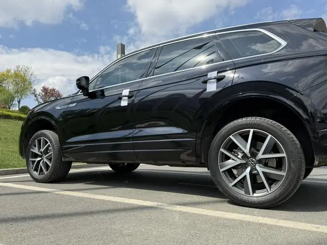 Volkswagen Touareg 3.0 TSI Ruixiang Edition Classic Sports Suit