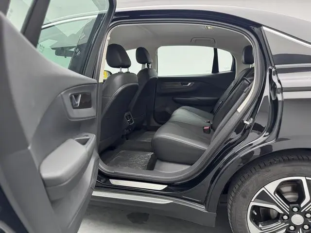 Hongqi Hongqi E-QM5 Facelift basic travel version
