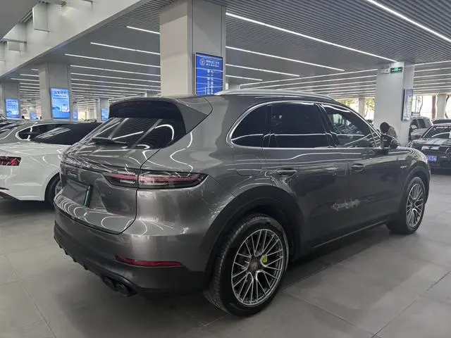 Porsche Cayenne E-Hybrid Cayenne E-Hybrid 2.0T Platinum Edition